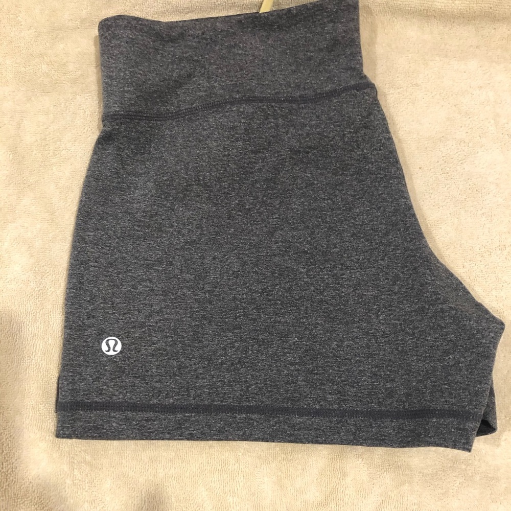 Lululemon’s women short